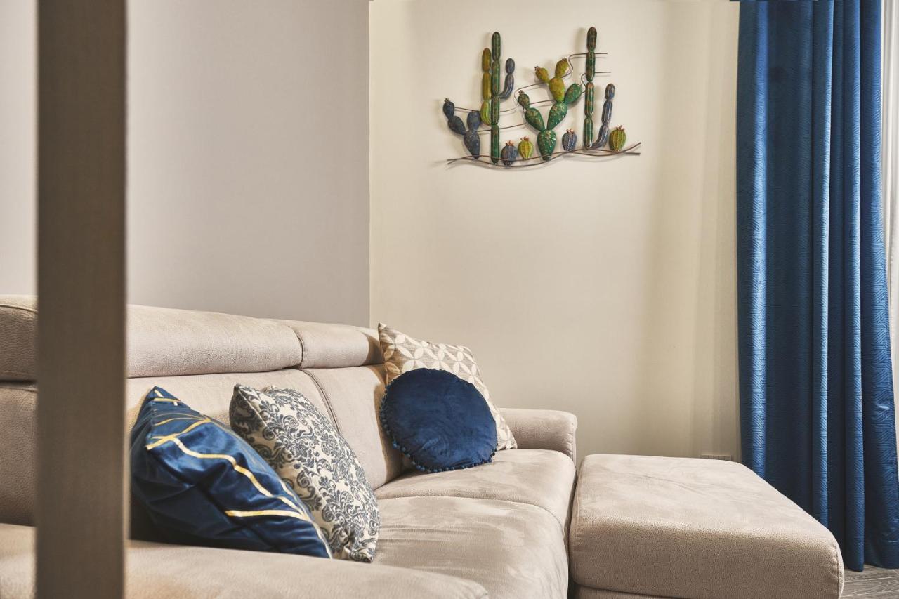 Miche Luxury Home - Appartamento Vista Mare A Trani Bagian luar foto